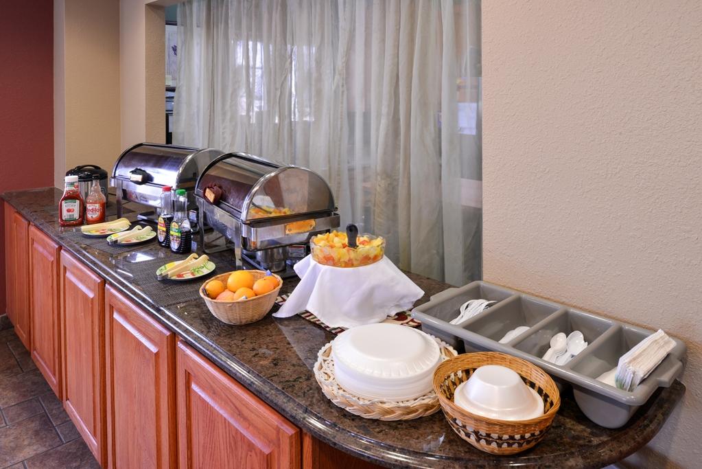 Country Hearth Inn & Suites Edwardsville Servizi foto
