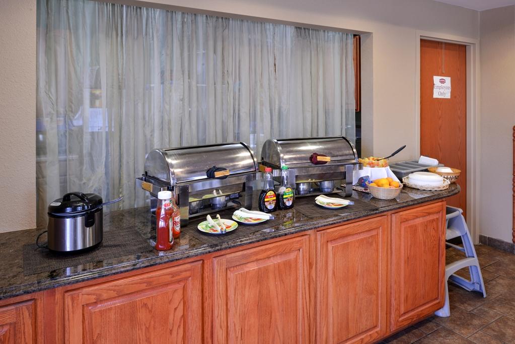 Country Hearth Inn & Suites Edwardsville Servizi foto