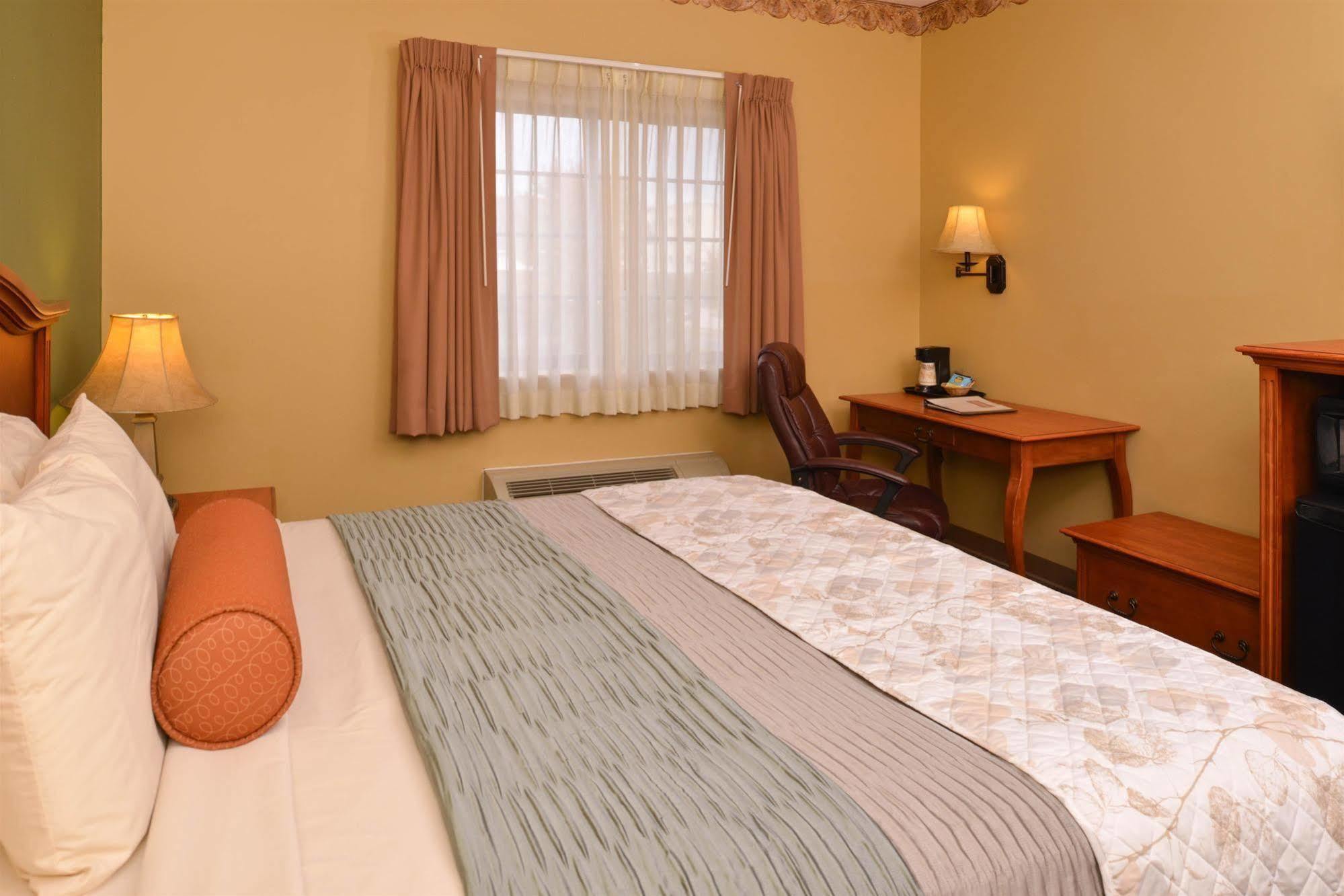 Country Hearth Inn & Suites Edwardsville Esterno foto