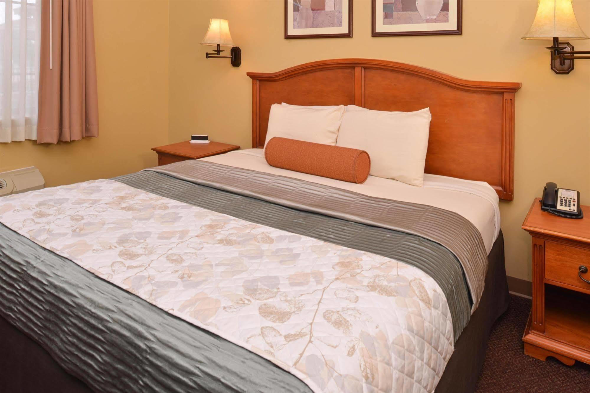 Country Hearth Inn & Suites Edwardsville Esterno foto