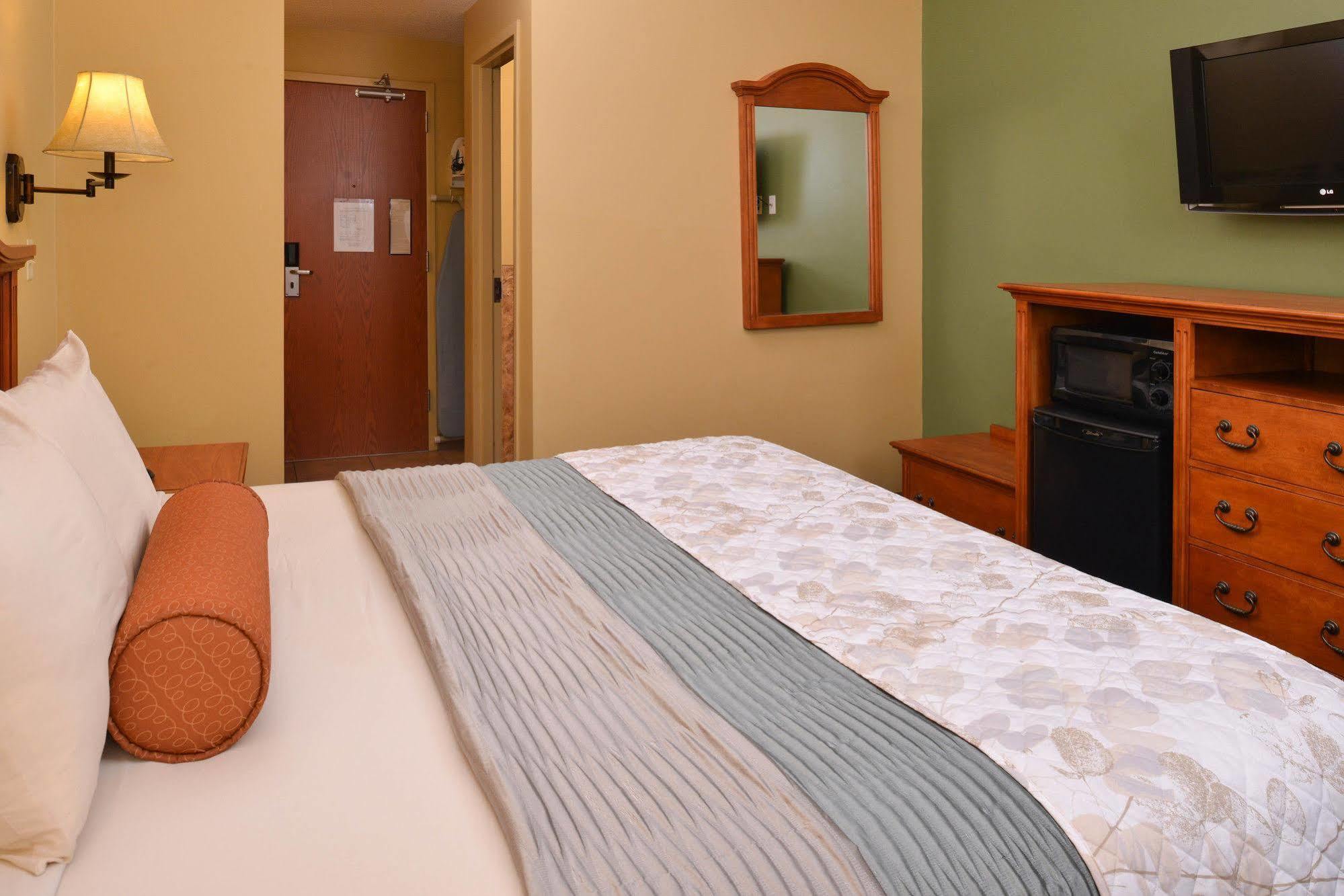 Country Hearth Inn & Suites Edwardsville Esterno foto